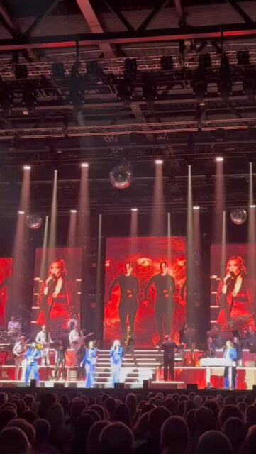 ABBA MANIA  Premiere in Lüneburg mit Visuals von @haegar_live @abbamaniatheshow